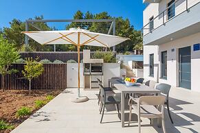 Luxury Villa Romeo with Heated Pool