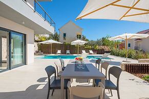 Luxury Villa Romeo with Heated Pool