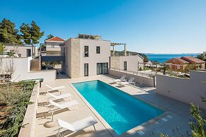 Luxury Villa Juliet with Heated Pool