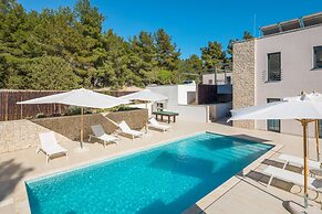 Luxury Villa Juliet with Heated Pool