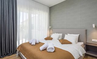 Luxury Villa Juliet with Heated Pool