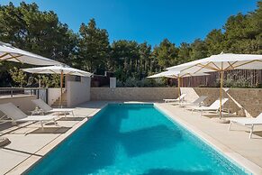 Luxury Villa Juliet with Heated Pool