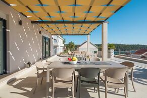 Luxury Villa Juliet with Heated Pool