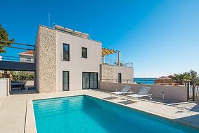 Luxury Villa Juliet with Heated Pool