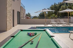 Luxury Villa Juliet with Heated Pool