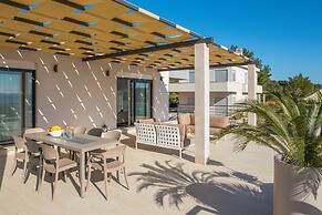 Luxury Villa Juliet with Heated Pool