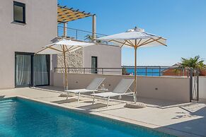 Luxury Villa Juliet with Heated Pool