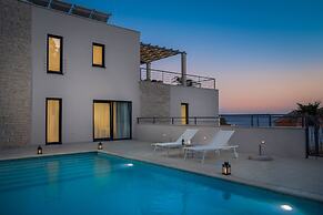 Luxury Villa Juliet with Heated Pool