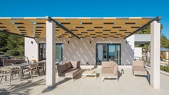 Luxury Villa Juliet with Heated Pool