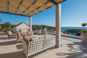 Luxury Villa Juliet with Heated Pool