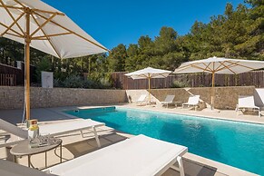 Luxury Villa Juliet with Heated Pool