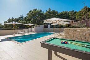 Luxury Villa Juliet with Heated Pool