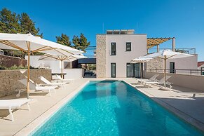 Luxury Villa Juliet with Heated Pool