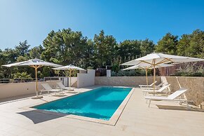 Luxury Villa Juliet with Heated Pool
