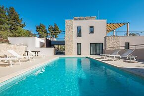 Luxury Villa Juliet with Heated Pool