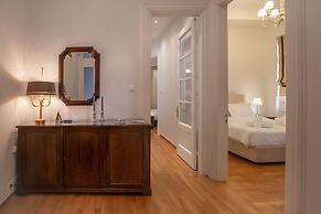 Neoclassical Apartment near Syntagma - Plaka by GHH
