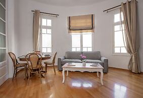 Neoclassical Apartment near Syntagma - Plaka by GHH