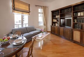 Neoclassical Apartment near Syntagma - Plaka by GHH