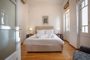 Neoclassical Apartment near Syntagma - Plaka by GHH