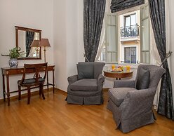 Neoclassical Apartment near Syntagma - Plaka by GHH