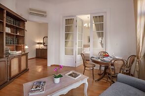 Neoclassical Apartment near Syntagma - Plaka by GHH