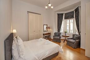 Neoclassical Apartment near Syntagma - Plaka by GHH