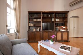 Neoclassical Apartment near Syntagma - Plaka by GHH