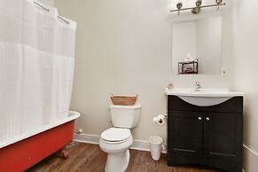 Montgomery Apartments on Magazine Street