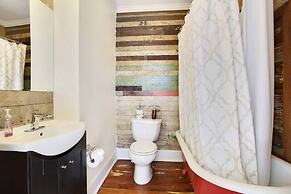 Montgomery Apartments on Magazine Street