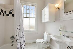 Freret Apartments near Street Car & Tulane