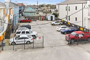 Freret Apartments near Street Car & Tulane