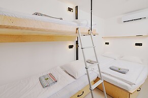 YACHTER CLUB Modrá Čajka