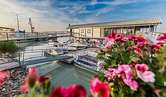 YACHTER CLUB Modrá Čajka