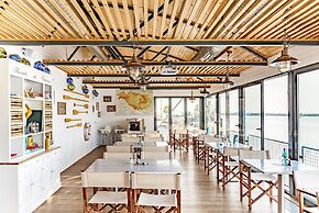 YACHTER CLUB Modrá Čajka