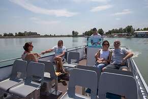 YACHTER CLUB Modrá Čajka