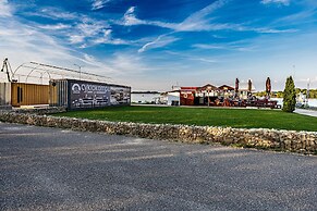 YACHTER CLUB Modrá Čajka