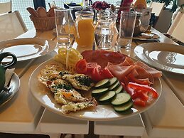 YACHTER CLUB Modrá Čajka