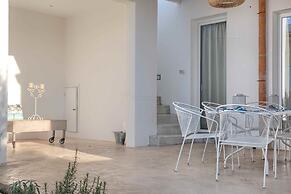 Deluxe Tangerine Court