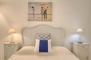 Deluxe Tangerine Court