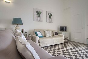 Deluxe Tangerine Court