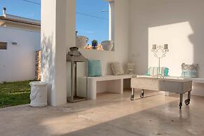 Deluxe Tangerine Court