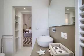 Deluxe Tangerine Court