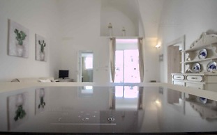 Deluxe Tangerine Court