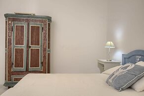 Deluxe Tangerine Court