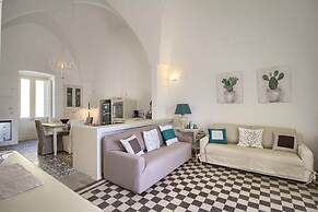 Deluxe Tangerine Court