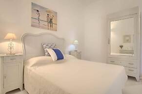 Deluxe Tangerine Court