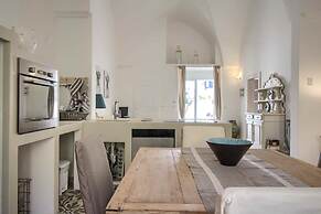 Deluxe Tangerine Court