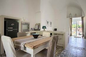 Deluxe Tangerine Court