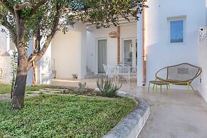 Deluxe Tangerine Court