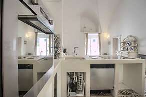 Deluxe Tangerine Court